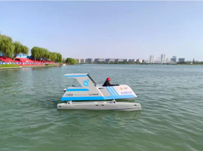 中国第一艘氢能竞赛原型动力艇在郑首航(图4)