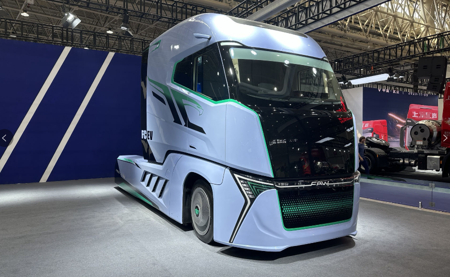 FAW Jiefang liquid hydrogen heavy truck makes world debut(图1)