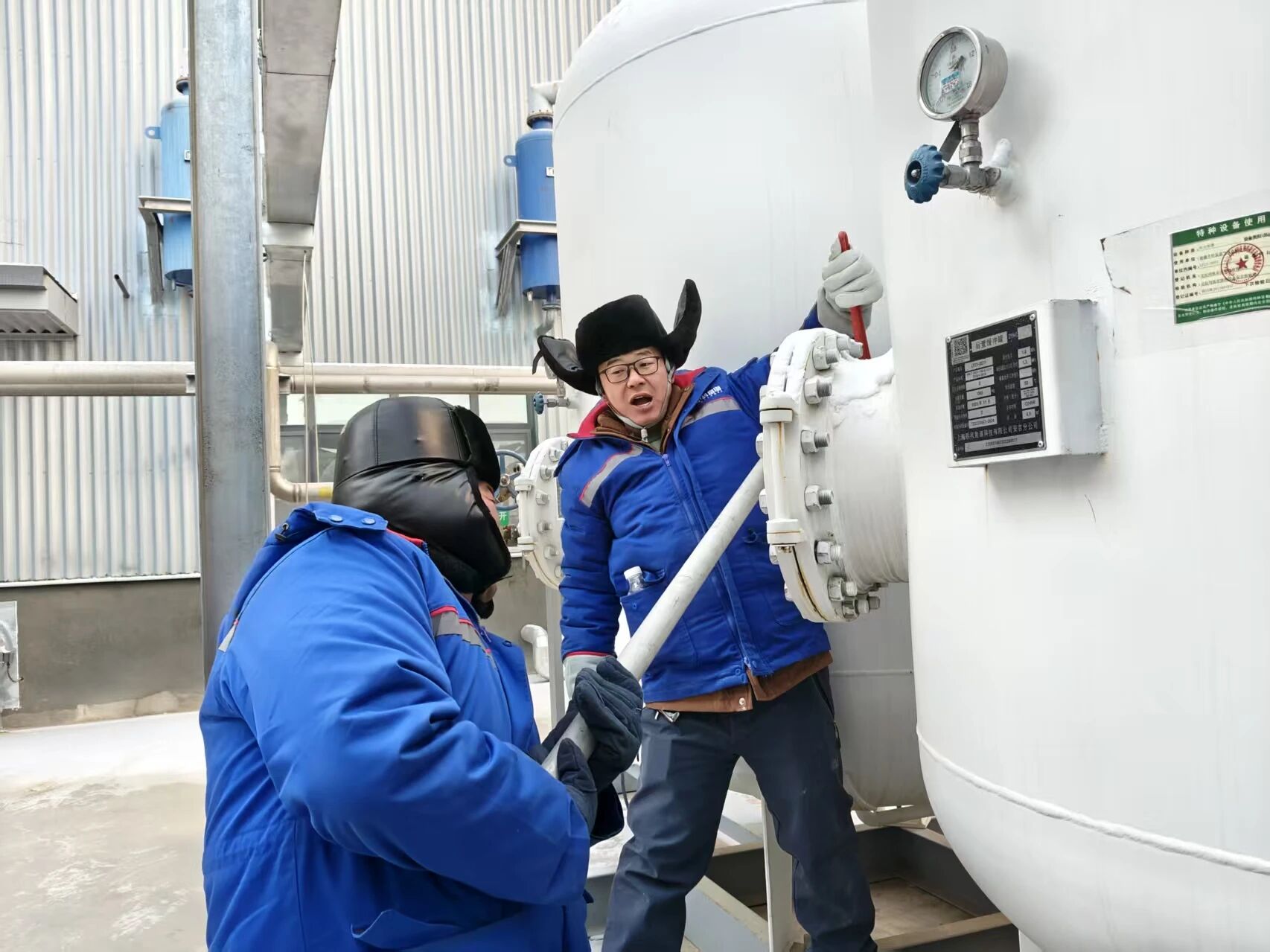 【CIGIA请能展展商动态】寒潮砺铁军 戈壁铸荣光——新疆中科富晶冬季装置检修攻坚战纪实(图2) 【CIGIA请能展展商动态】寒潮砺铁军 戈壁铸荣光——新疆中科富晶冬季装置检修攻坚战纪实(图2)